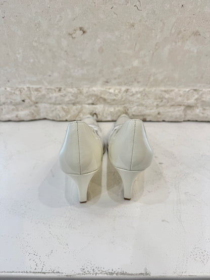 Brand New In Box Lana Wilkinson Eileen Heels – Ivory Vinylite – Size 38/7.5
