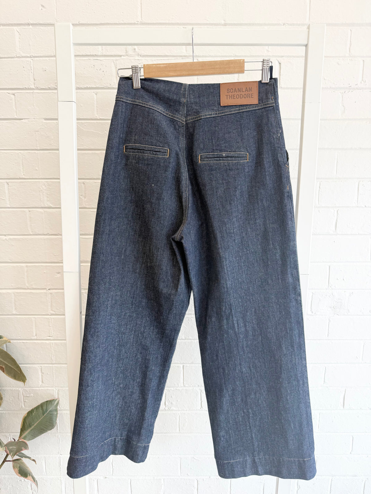 Scanlan Theodore Denim Cropped 32" Jean in Indigo Blue - Size 10