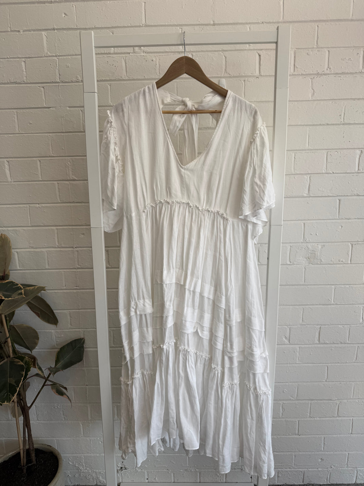 Trelise Cooper  'Open Back Up' Dress in white - Size 10