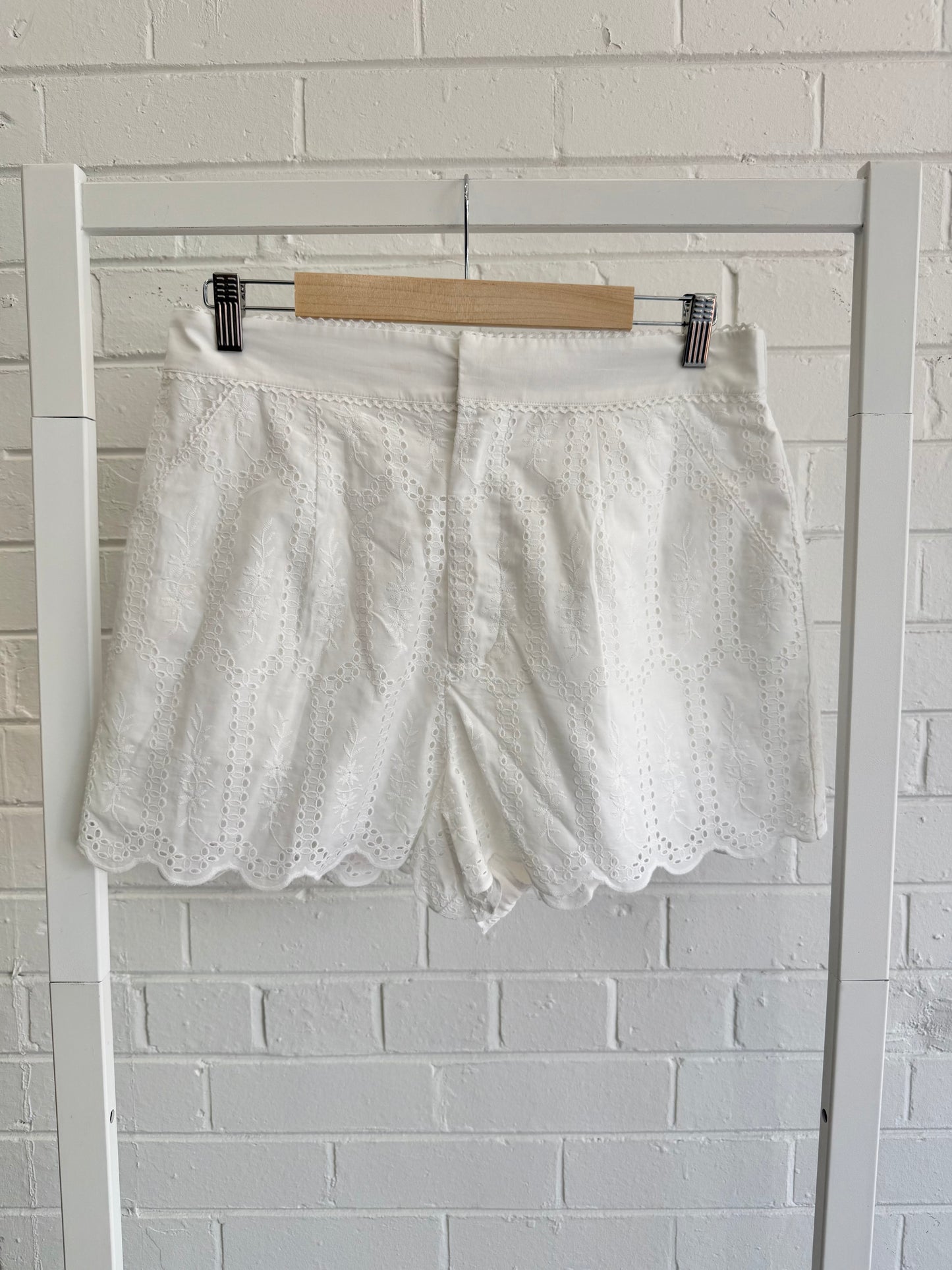 BNWT Kivari Estelle Pocket Detail Short - White - Size XL (14)