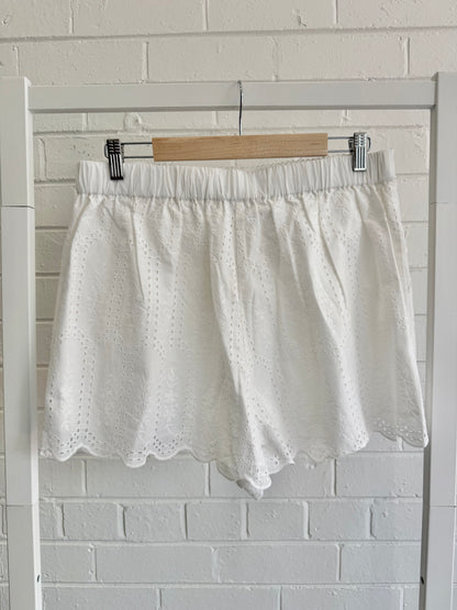 BNWT Kivari Estelle Pocket Detail Short - White - Size XL (14)