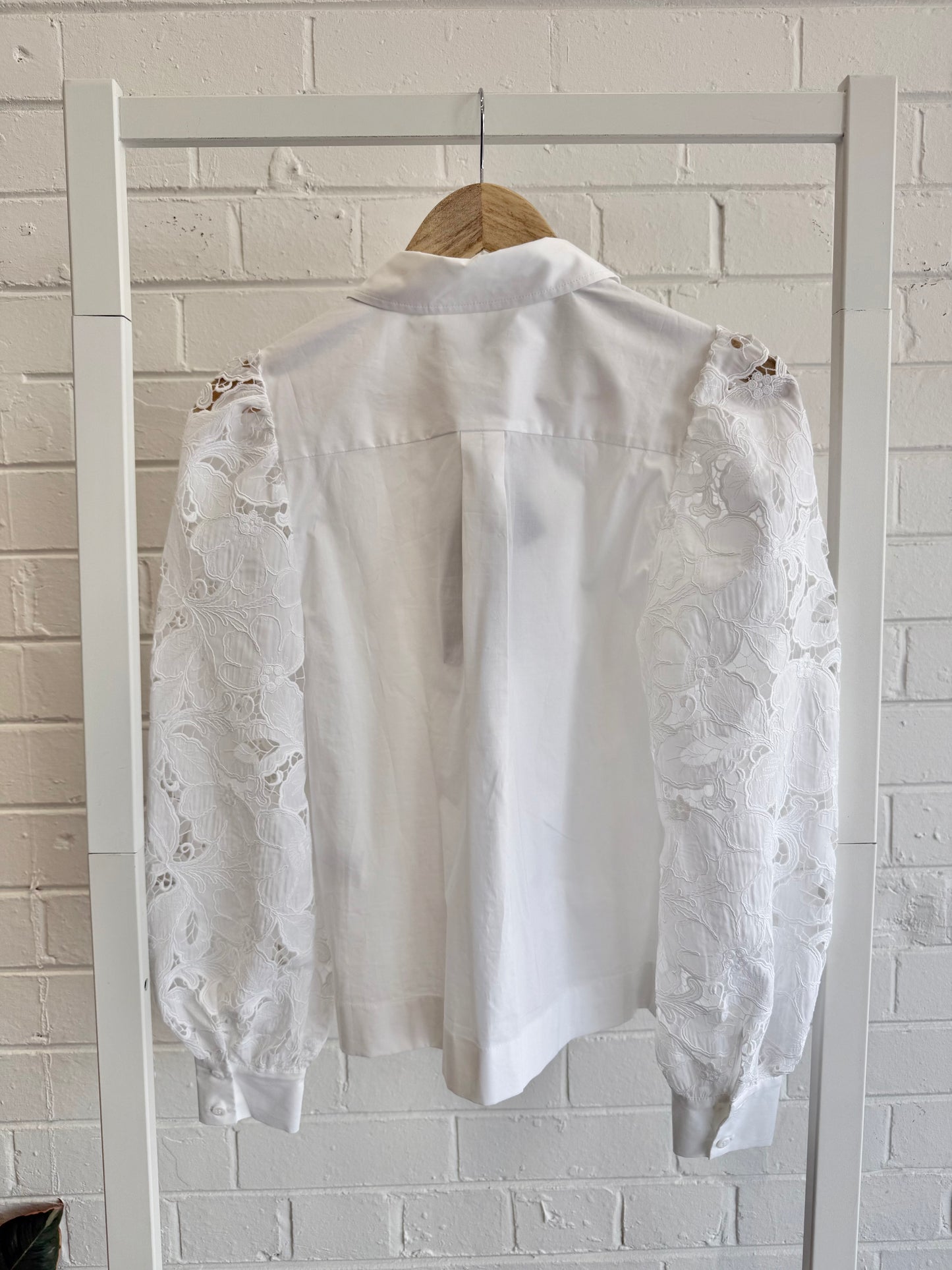 BNWT Cable Melbourne Victoria Embroidered Shirt - White - Size 6