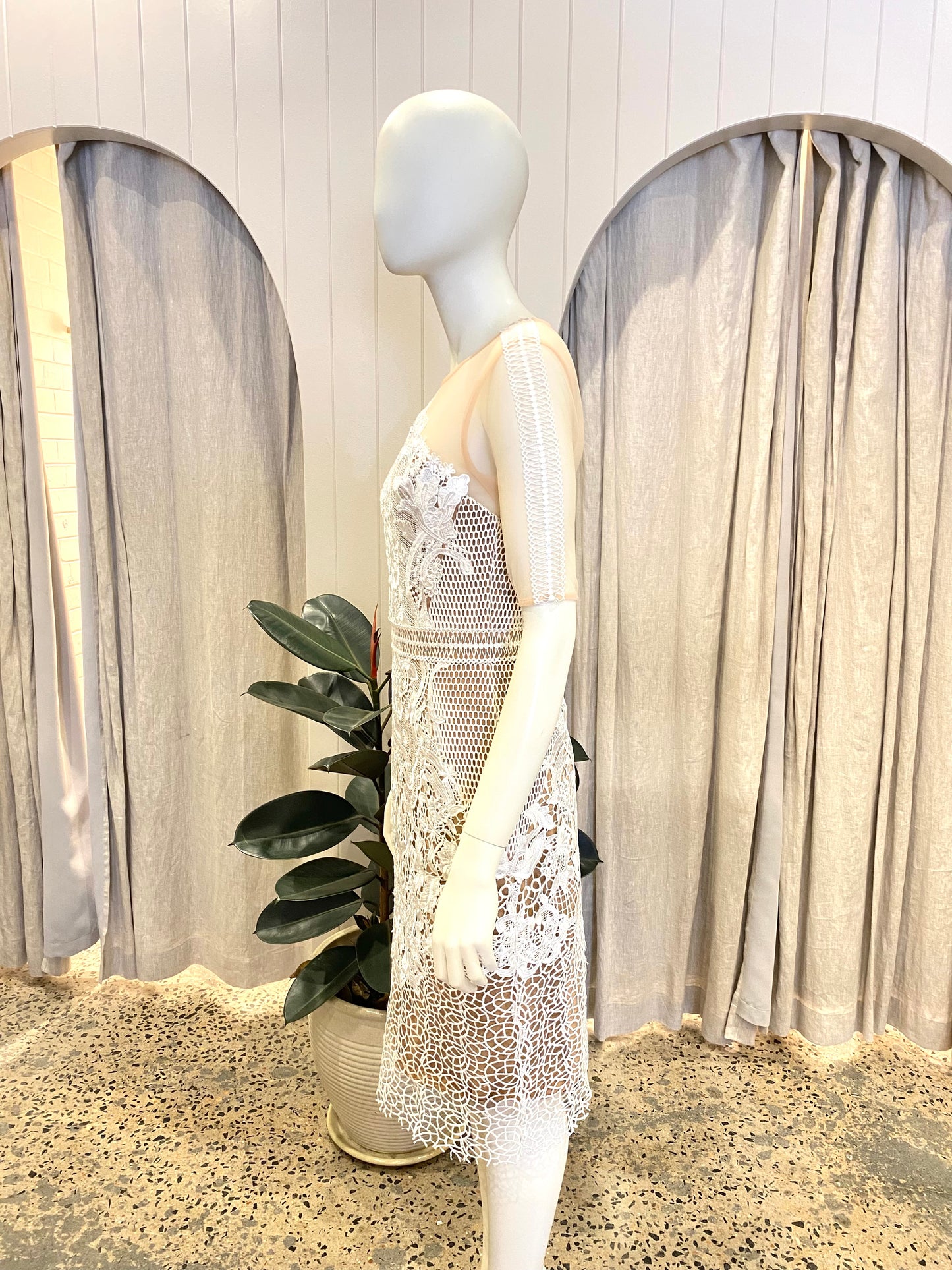 Grace & Heart Adele Midi Dress in White - Size 10