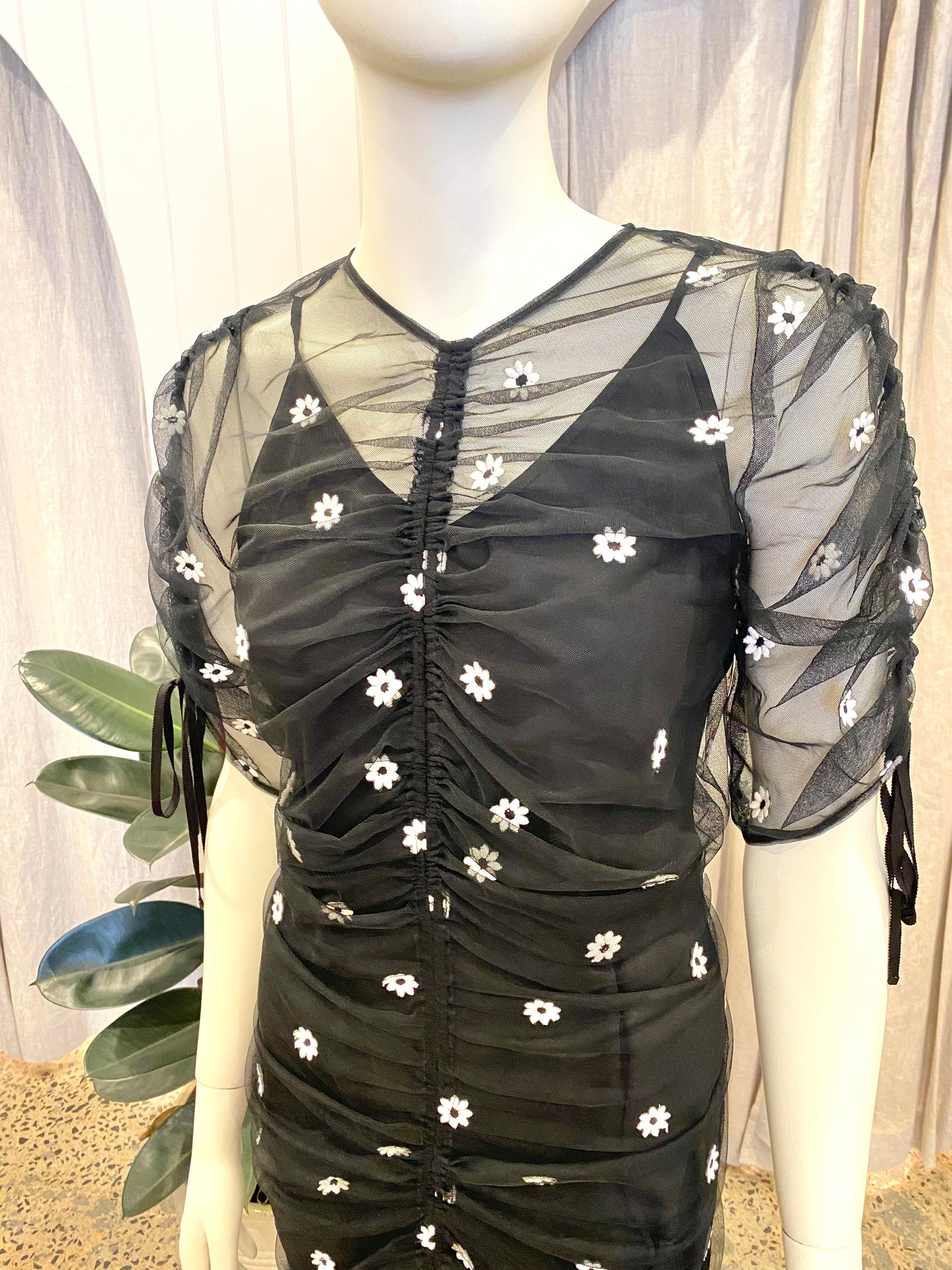 Alice McCall Garden Party Dress in Black Daisy Print - Size 10