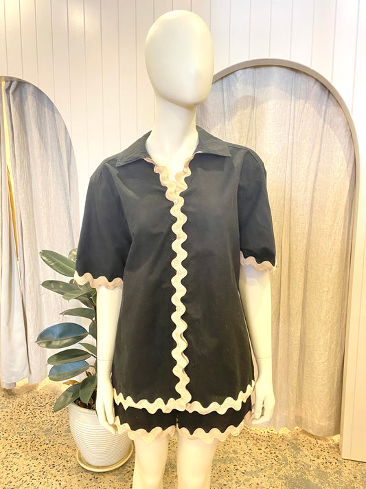 Seven Wonders Black Harry Shirt and Short Set - Sise 12