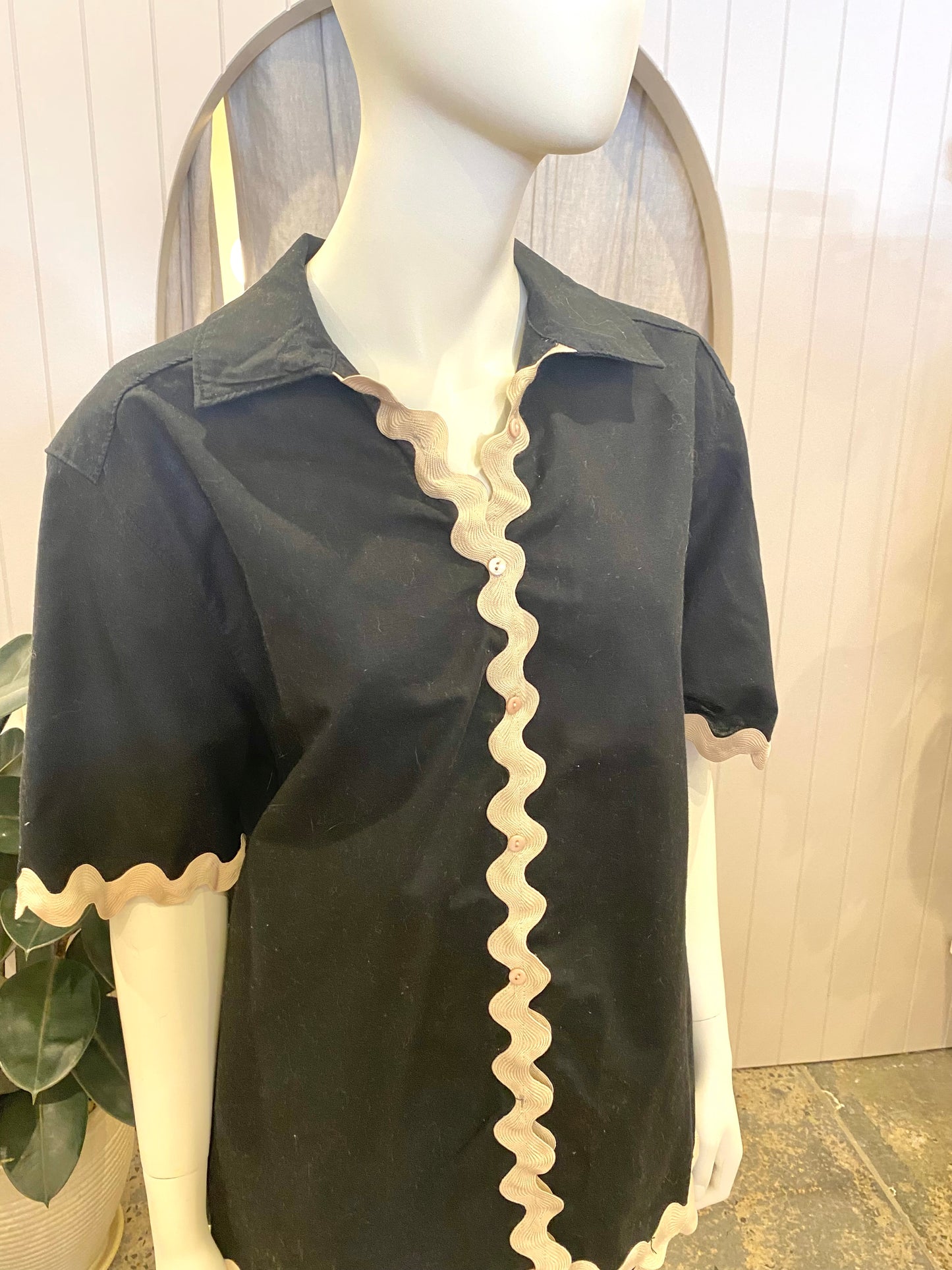 Seven Wonders Black Harry Shirt and Short Set - Sise 12