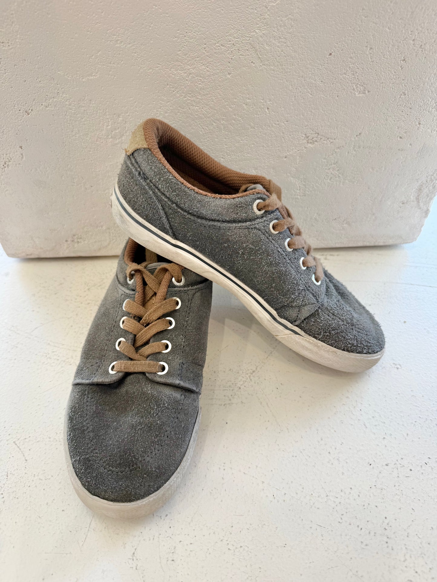 Globe Navy Sneaker - Size 4