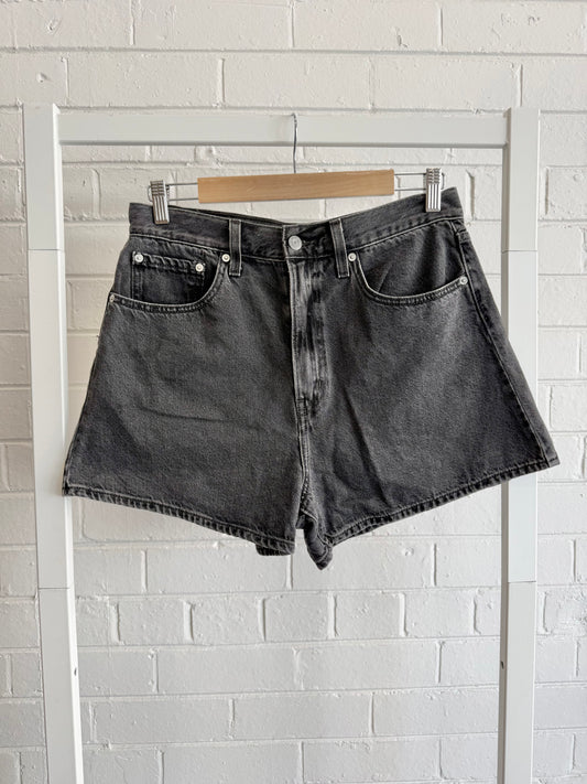 Levi's High Loose Shorts in Black - Size 30 (12)