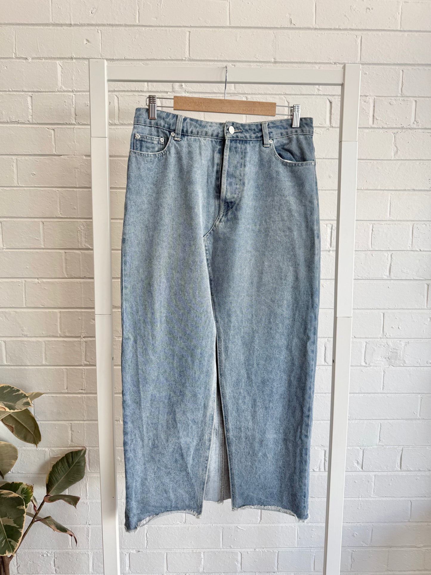 Ena Pelly Denim Midi Skirt in Vintage Blue - Size L (12)