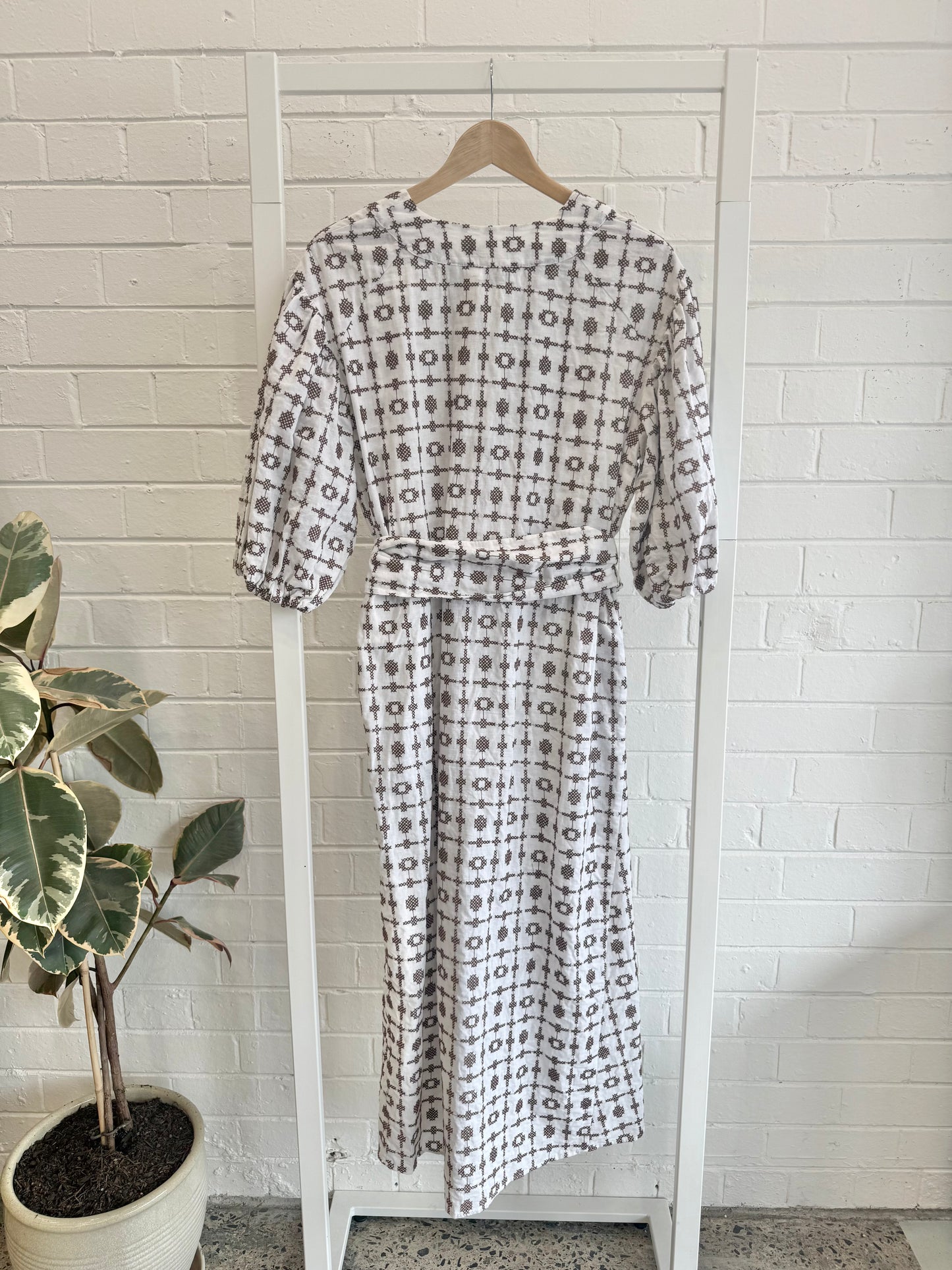 Zoe Kratzmann White/Brown Limbo Carob Embroided Midi Dress - Size 1 (8 - 10)