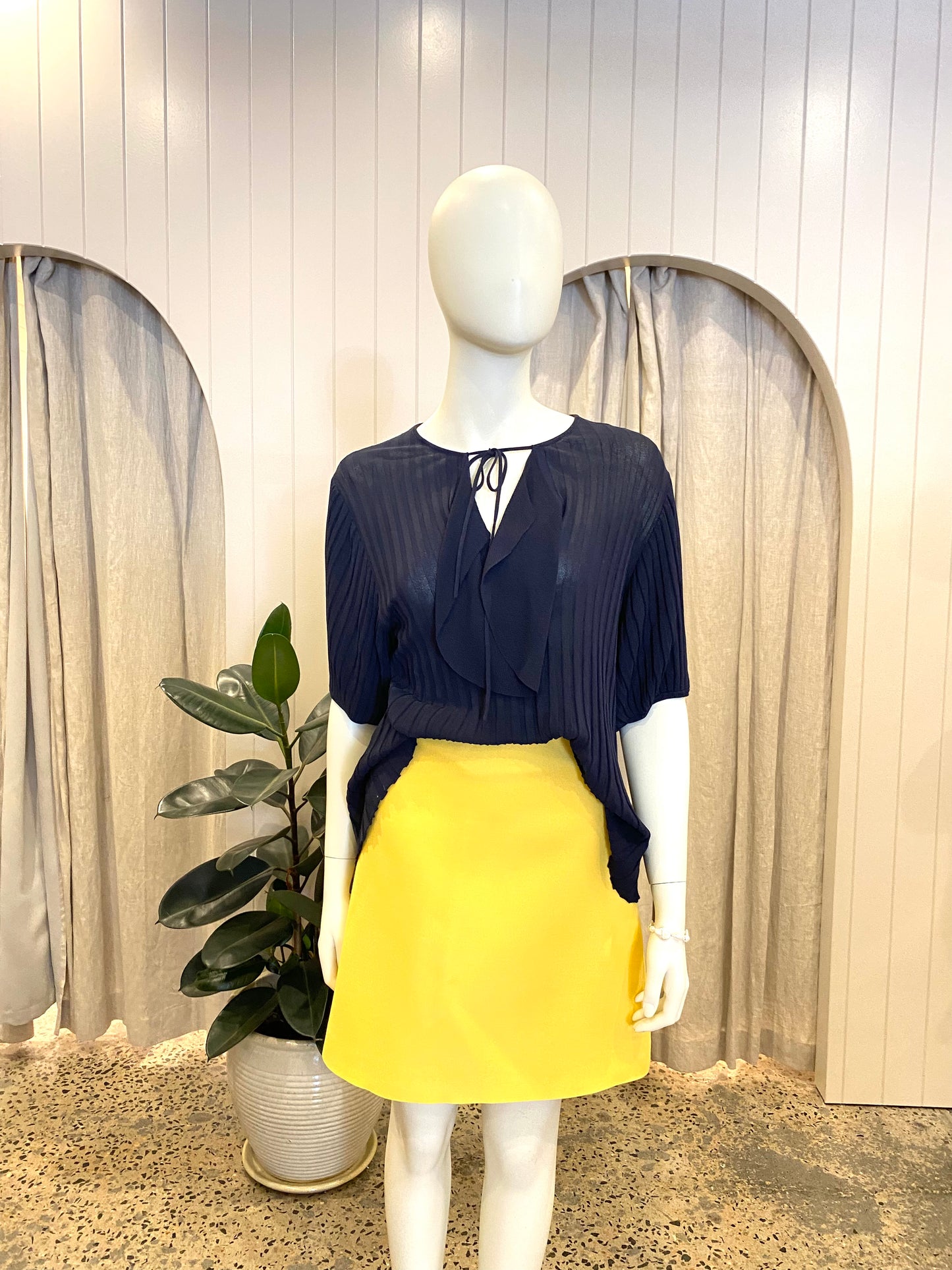 Scanlan Theodore Navy Pleated Top - Size M