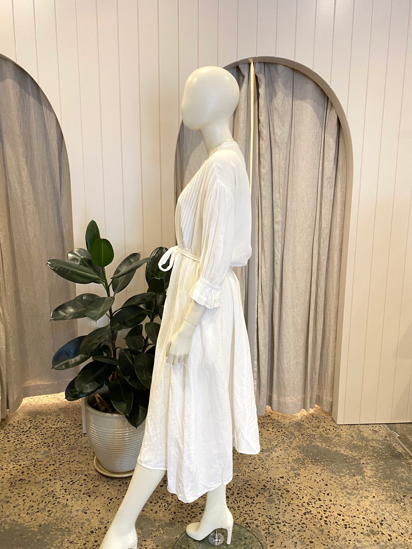 La Boheme Girls 'Poppy Linen Midi Dress in White - One Size