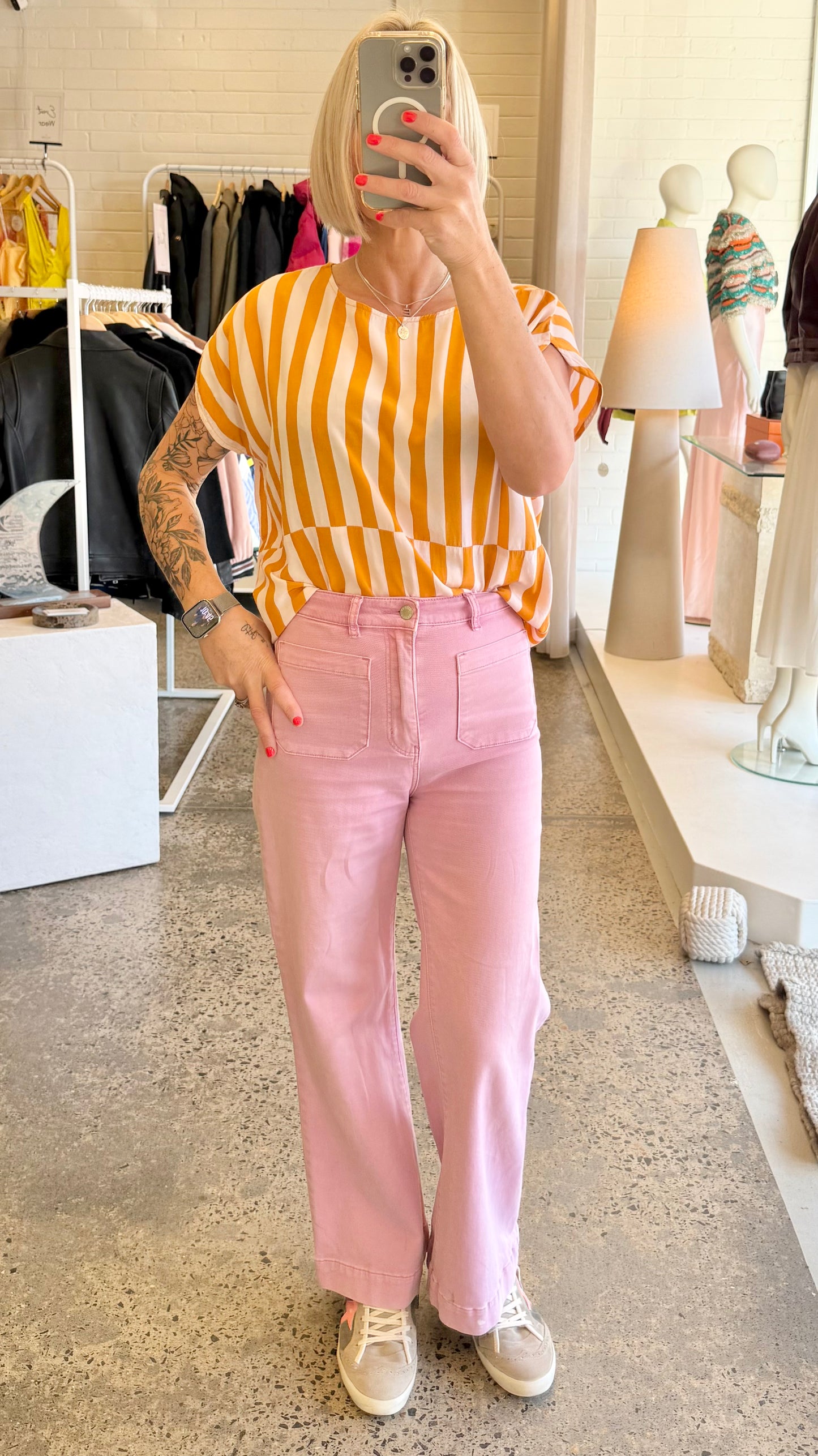Rollas High Rise Wide Leg Jean in Pink - Size 10