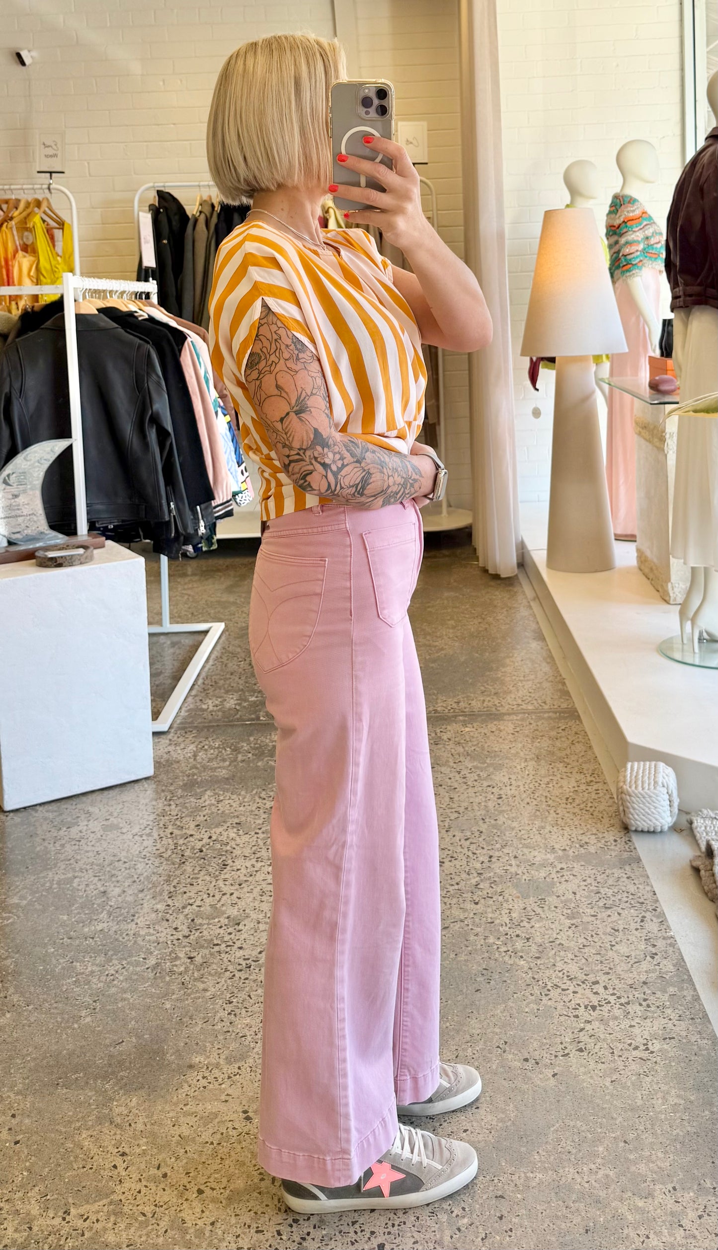 Rollas High Rise Wide Leg Jean in Pink - Size 10